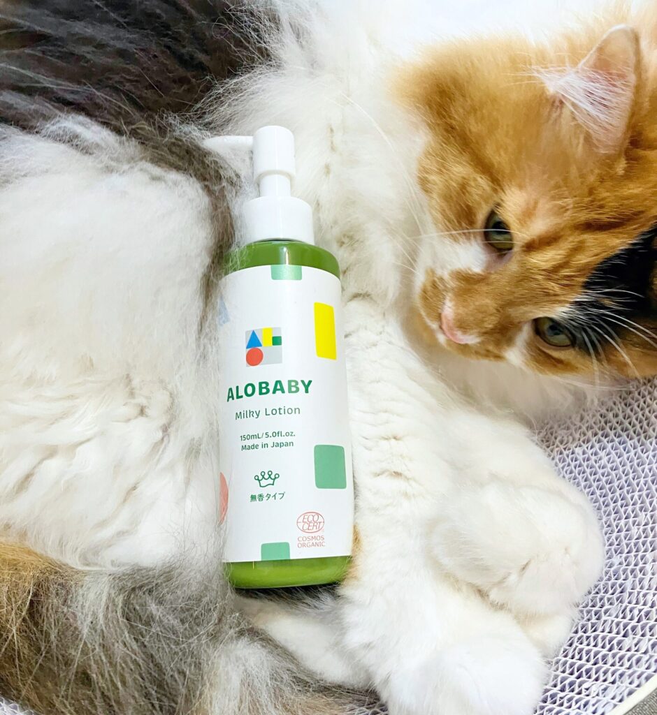 愛猫とベビーローションのアロべビー