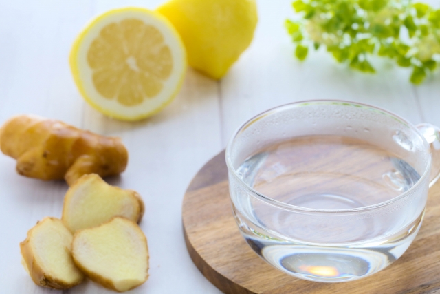 白湯と生姜やレモン